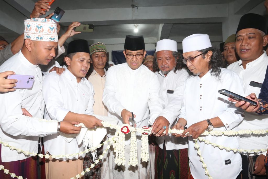 Anies Resmikan Posko Aswaja di Ponpes Sidosermo Surabaya