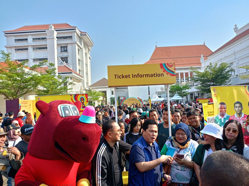 Warga Surabaya Antusias Sambut Trophy Piala Dunia U17 Experience Tour