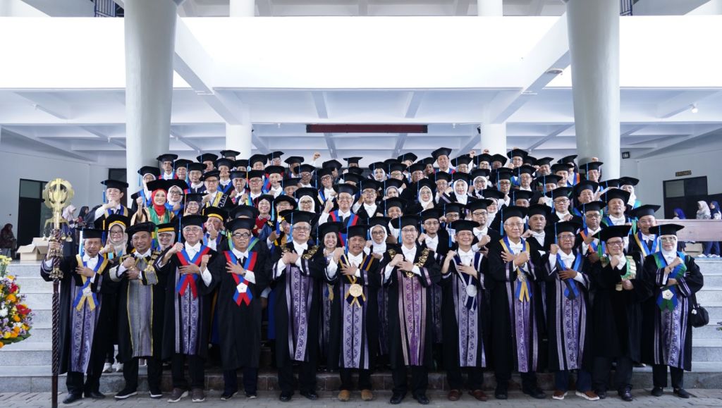 ITS Kukuhkan 27 Profesor Baru, Terbanyak Sepanjang Sejarah