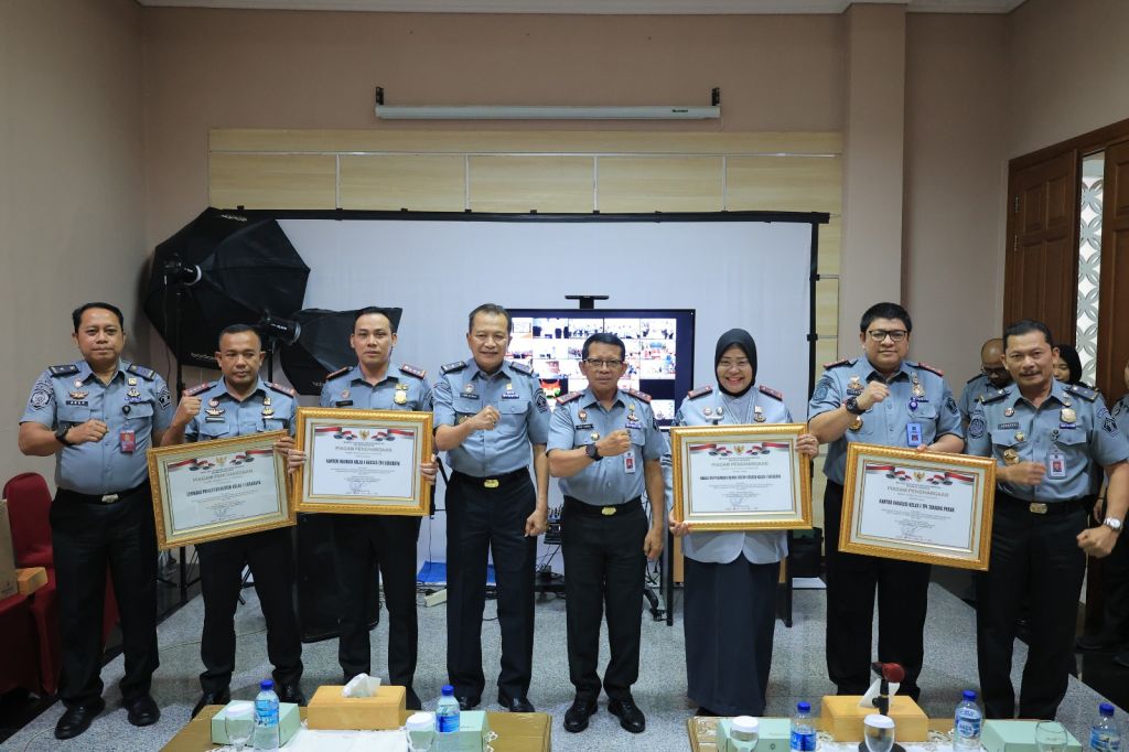 41 Satker Jajaran Kemenkumham Jatim Raih Penghargaan Pelayanan Publik Berbasis HAM