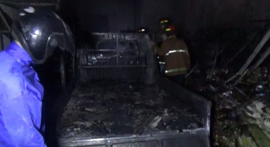 Toko Sembako di Jombang Terbakar, 1 Mobil Hangus