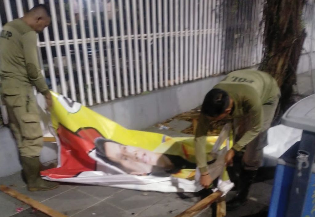 Pemasangan Tak Sesuai Aturan, Satpol PP Surabaya Tertibkan Ratusan APK