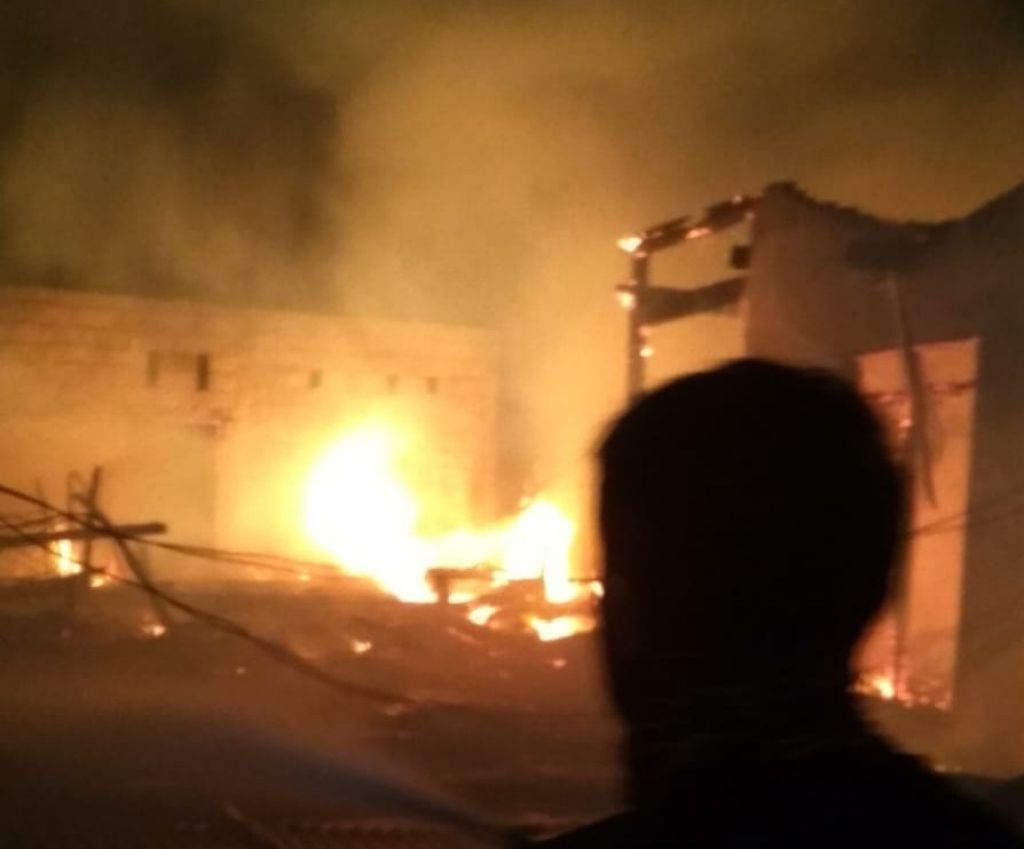 Lupa Mematikan Lampu Teplok, Dua Rumah Warga Situbondo Ludes Terbakar