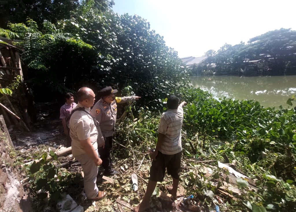 Nenek di Surabaya Tewas Tercebur Sungai Brantas