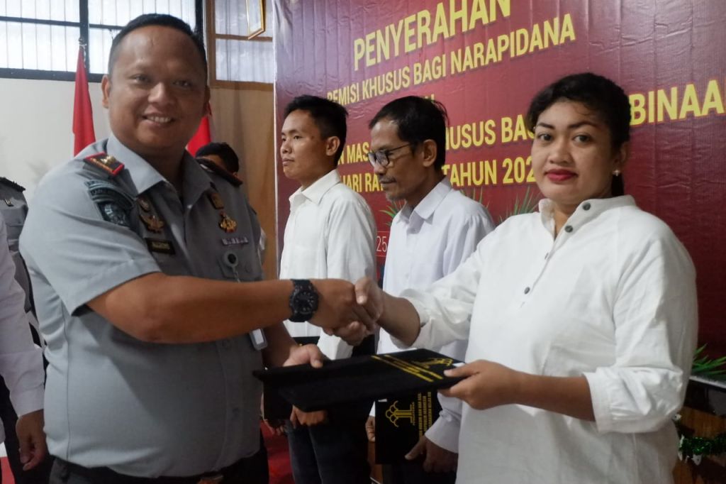 Suka Cita Natal, Enam Napi Lapas Mojokerto Terima Remisi