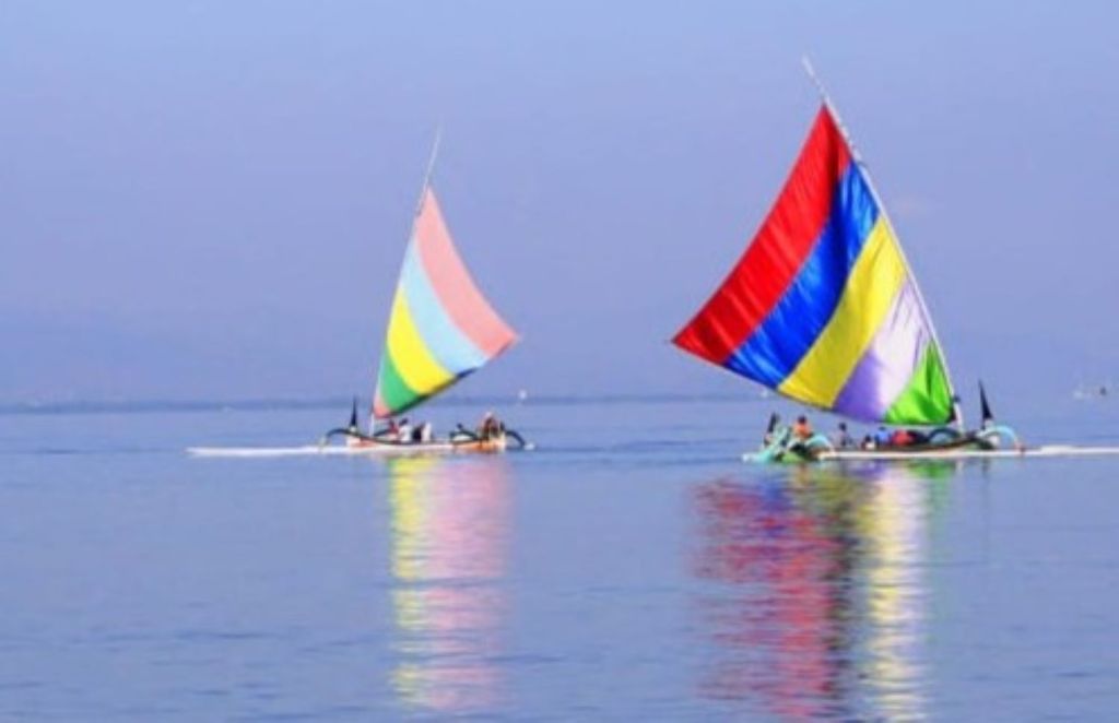 Indahnya Panorama Bawah Laut Pantai Pasir Putih Situbondo