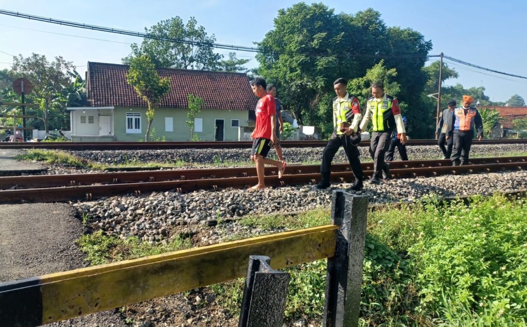 Pria di Jombang Tewas Tertabrak Kereta Api, Diduga Bunuh Diri