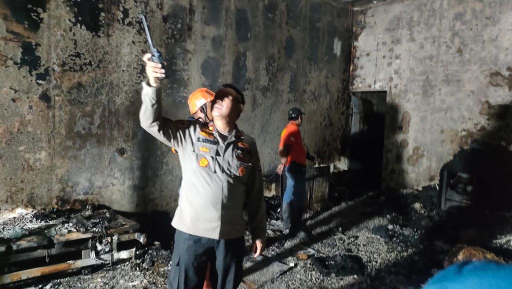 Rumah di Kawasan Elit Citraland Terbakar Tewaskan 1 Orang, Polda Jatim Olah TKP