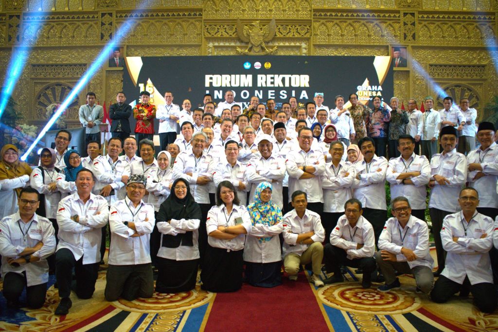 Rektor Unesa Nurhasan Resmi Pimpin FRI di Surabaya