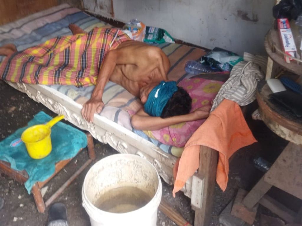 Diusir Anak, Lansia 68 Tahun di Surabaya Tidur di Kandang Ayam