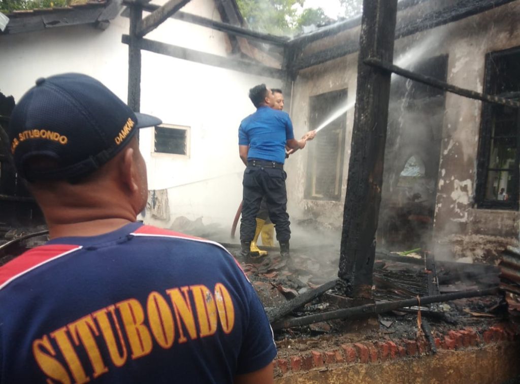 Rumah Janda di Situbondo Hangus Terbakar Rata dengan Tanah