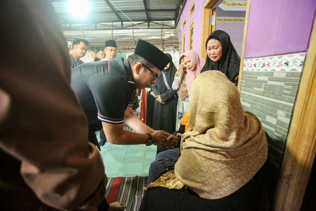 Pemkot Mojokerto Beri Santunan Keluarga Petugas DLH yang Meninggal Tertabrak Mobil