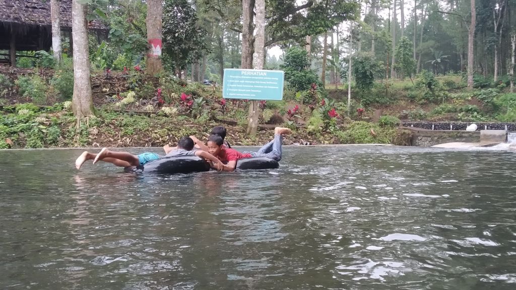 Ini Cara Ngabuburit Bocah Kaki Gunung Raung Banyuwangi