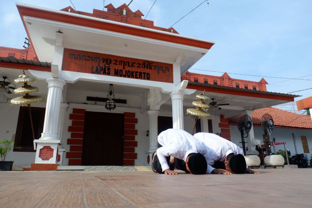 Ratusan Napi Lapas Mojokerto Terima Remisi Lebaran, 2 Orang Langsung Bebas
