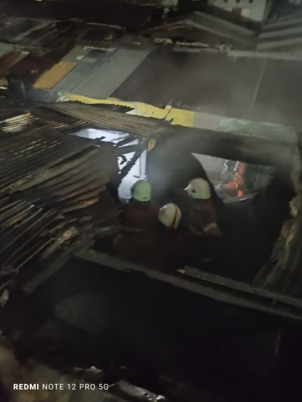 Korsleting, 2 Lapak Pasar Soponyono Surabaya Terbakar