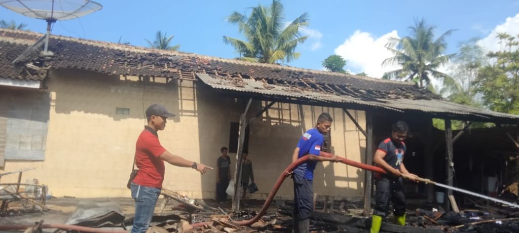 Rumah di Situbondo Terbakar, 1 Motor dan 6 Sepeda Hangus