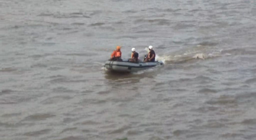 Pria Telanjang Hilang Tenggelam Usai Loncat ke Sungai Brantas Jombang