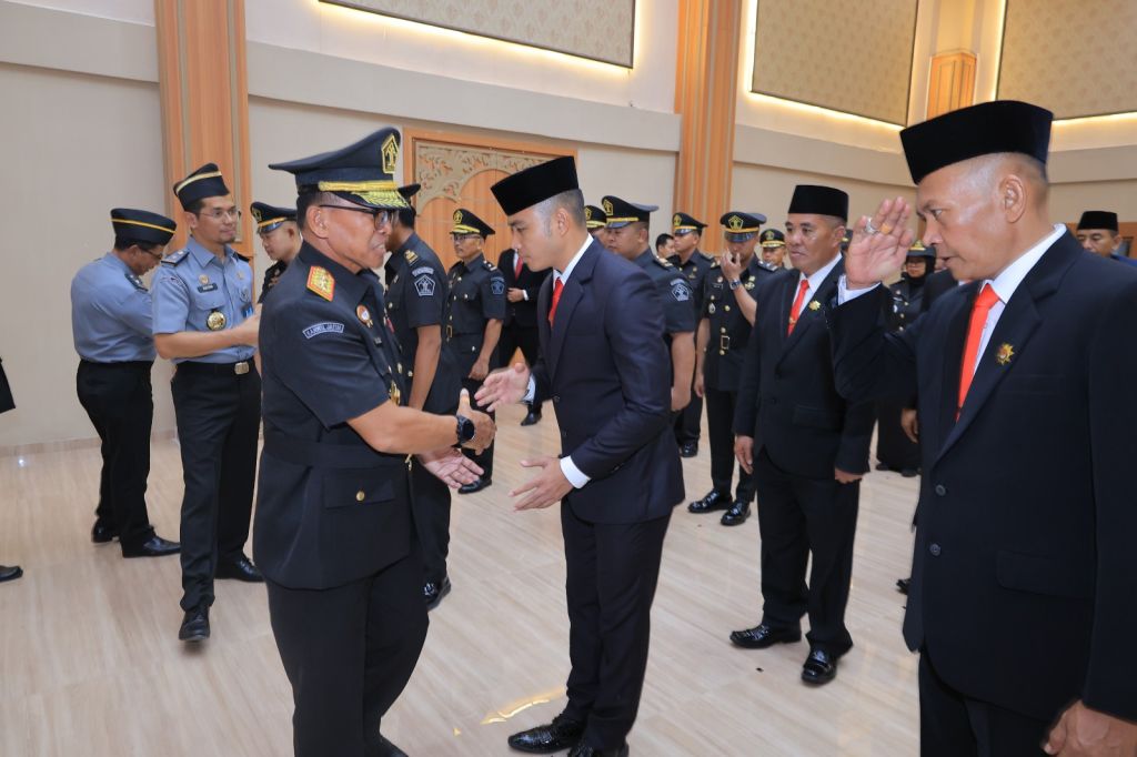 Kakanwil Kemenkumham Jatim Lantik Pejabat Administrasi, PPNS hingga Notaris Pengganti