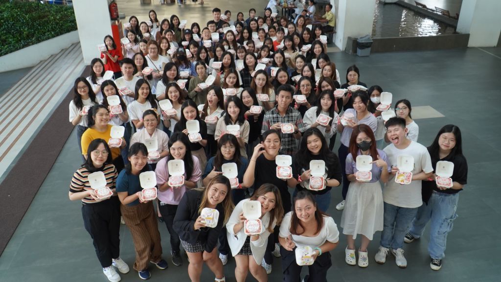 Menengok Keseruan Workshop Bikin Cake Deco dan Dompet Kulit di PCU Surabaya