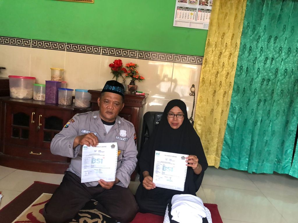 Kegigihan Suami Istri Satpam dan Penjual Nasi di Mojokerto Hingga Naik Haji