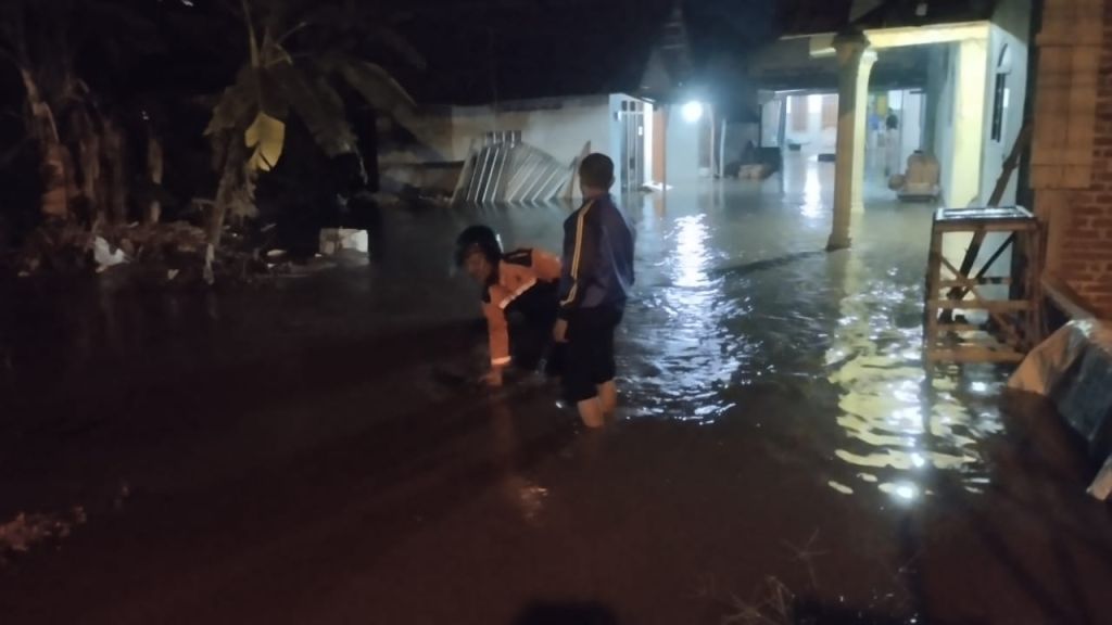 Banjir Kiriman Sempat Rendam Puluhan Rumah di Mojokerto, Sumbatan Sampah Jadi Pemicu