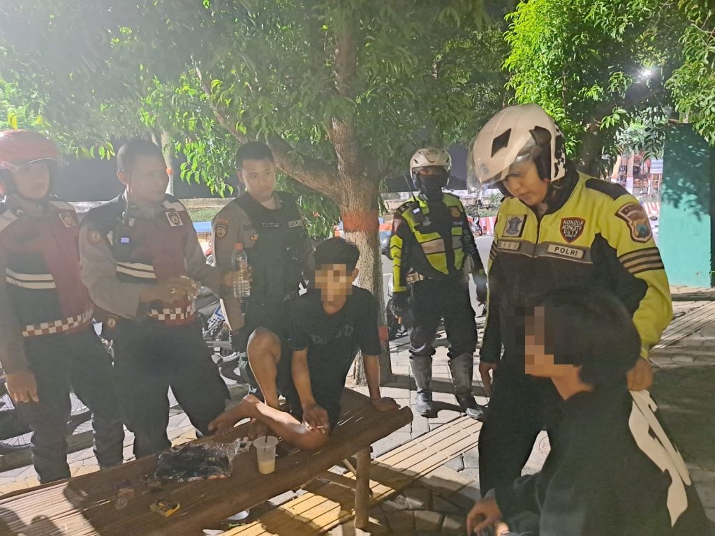 Dua Pemuda Jombang Diangkut Polisi Karena Mabuk Miras di Tempat Umum Kota Mojokerto