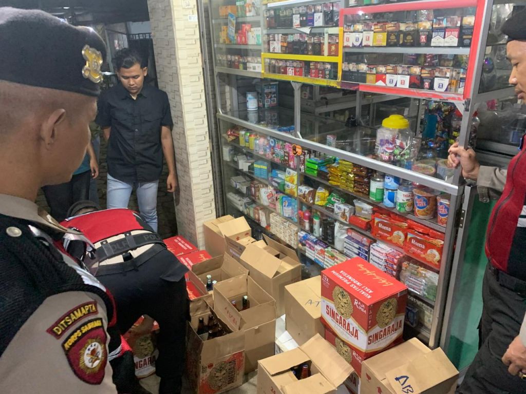 Razia Hotel dan Tempat Hiburan, Polisi Sita 874 Miras di Situbondo