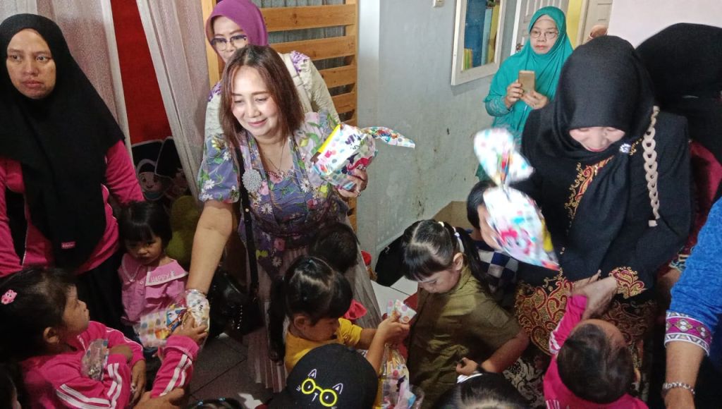 Hari Kebaya Nasional, Para Istri Anggota Dewan Bondowoso Lakukan Ini