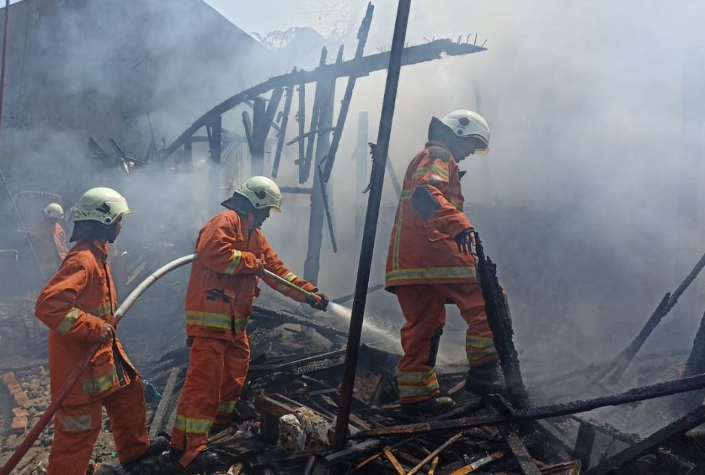 Rumah di Surabaya Terbakar Gegara Pemilik Lupa Sedang Masak Mie Instan