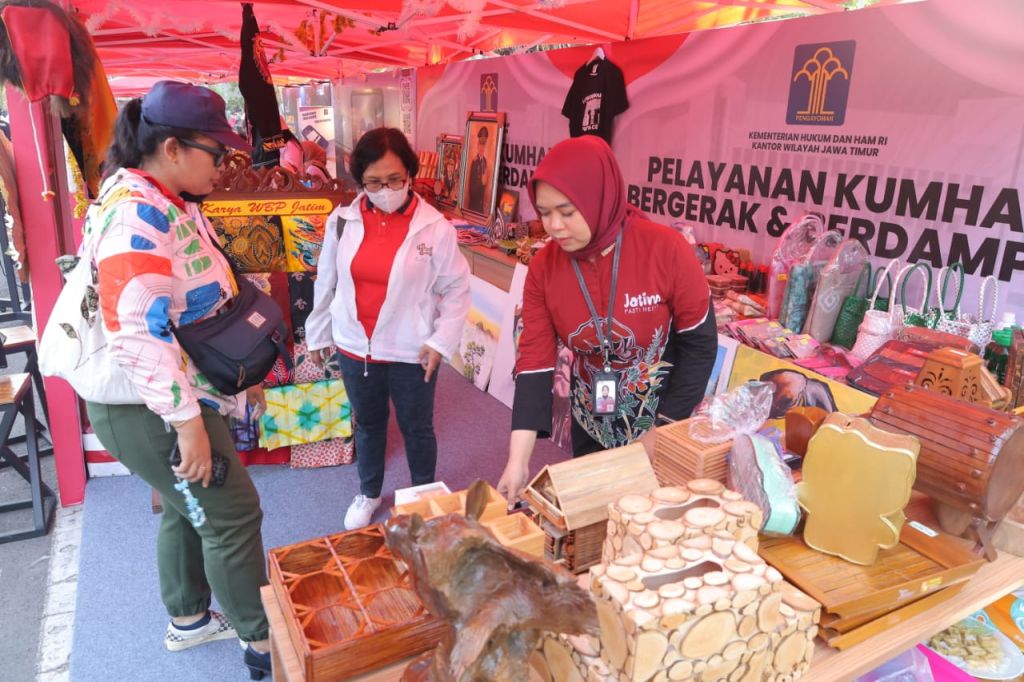 Pelayanan Kumham Bergerak dan Berdampak di Taman Bungkul Surabaya