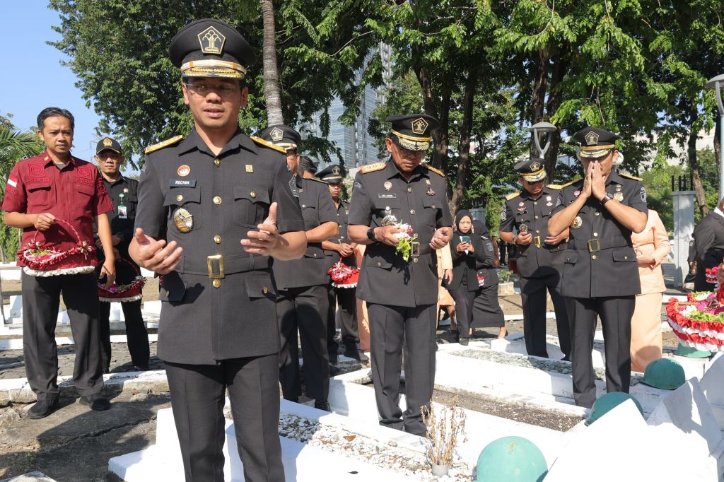 Hari Pengayoman Ke-79, Kakanwil Kemenkumham Jatim Pimpin Upacara Ziarah Rombongan