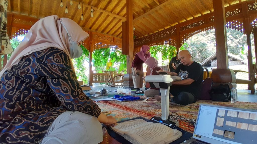 Empat Naskah Kuno Milik Warga Situbondo Dilakukan Digitalisasi