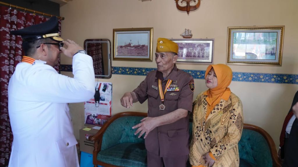 Momen HUT ke-79 RI di Mojokerto, Veteran Terharu Dikunjungi Pj Wali Kota