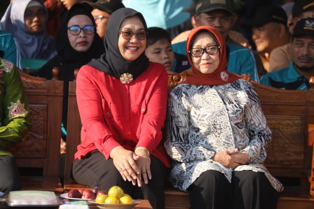 Peduli Pengembangan Potensi Desa, Mundjidah Hadir di Festival Jambu Gondangmanis
