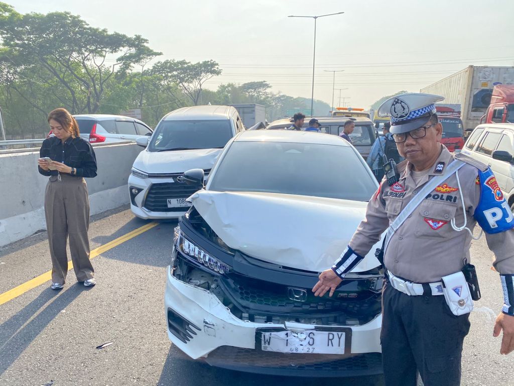 Lima Mobil Terlibat Kecelakaan Karambol di Tol Gunungsari Surabaya