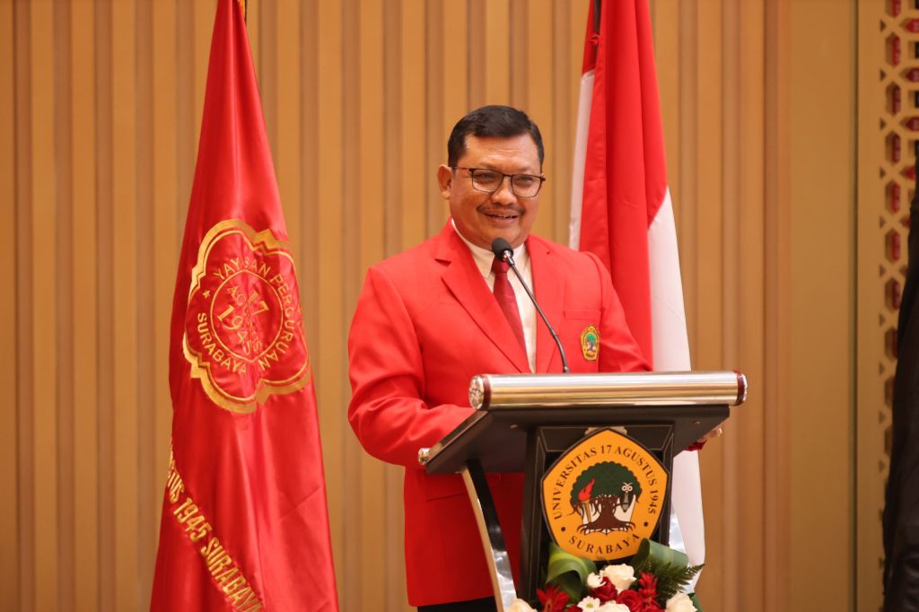 Rektor Untag Surabaya Prof Nugroho Raih Academic Leader 2024