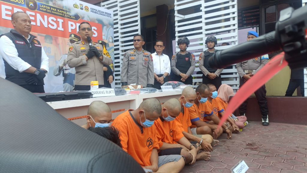 Polres Probolinggo Kota Ringkus Pelaku Pencurian dan Penadah PlayStation Serta Laptop