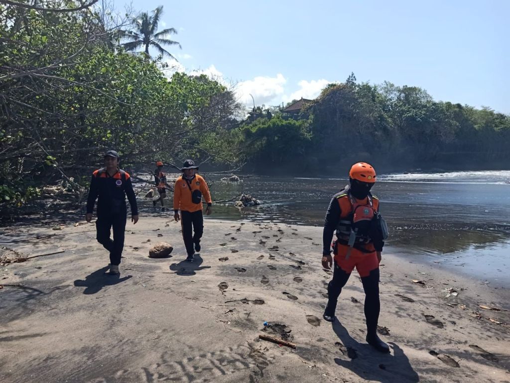WN Australia Hilang Terseret Ombak Pantai Balian