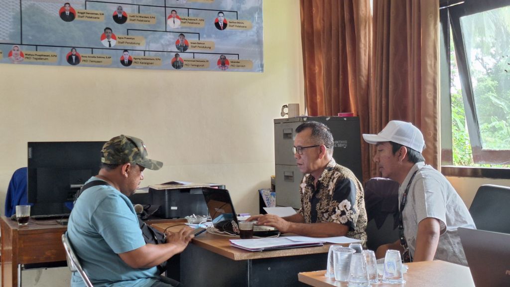 Baliho Risma-Gus Hans Dirusak, Timses Lapor ke Bawaslu Banyuwangi