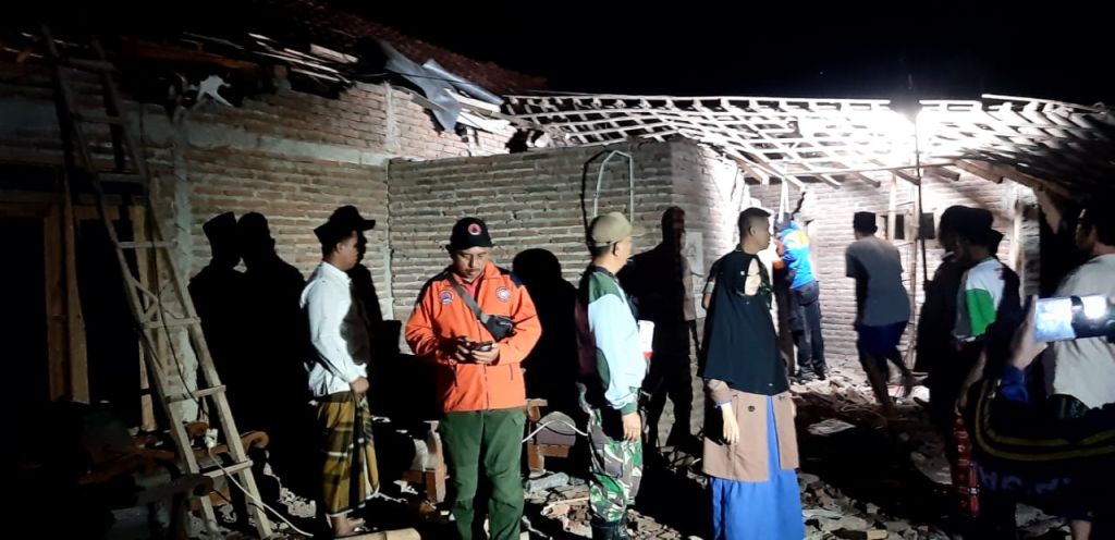 Diterjang Angin Kencang, 2 Rumah Rusak dan 1 Orang Terluka di Situbondo