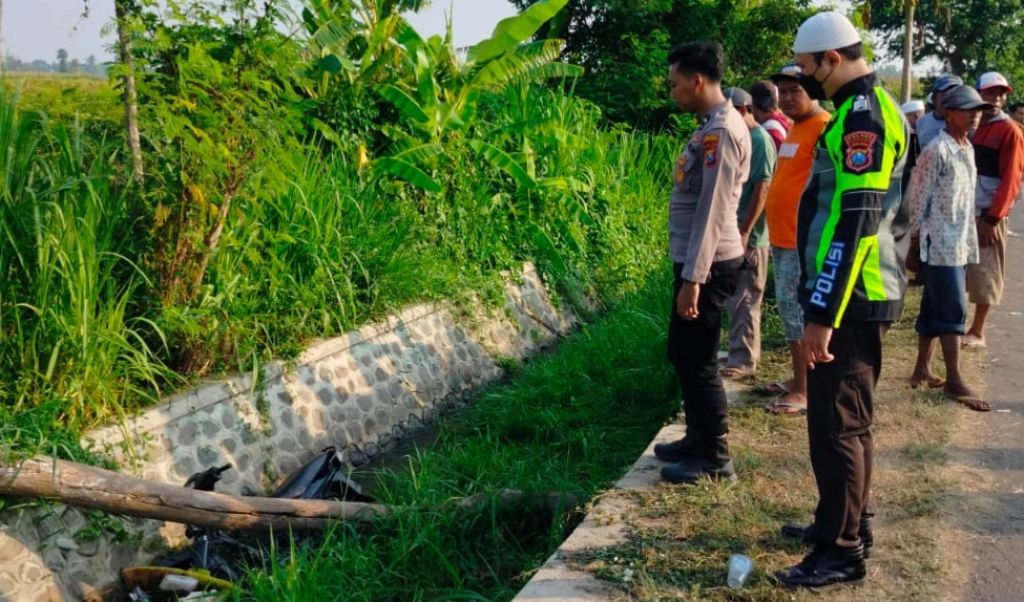 Pria di Situbondo Tewas Tercebur Sungai Bareng Motornya