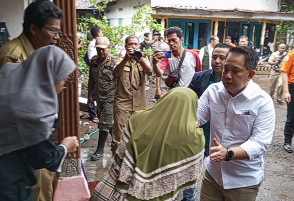 Bantuan dari Pemprov Jatim untuk Keluarga Korban Kapal Karam di Situbondo