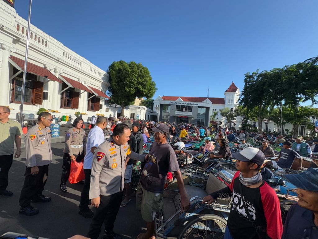 28 Tahun Mengabdi, Alumni Akpol 1996 Sarapan Bareng Ratusan Tukang Becak di Surabaya
