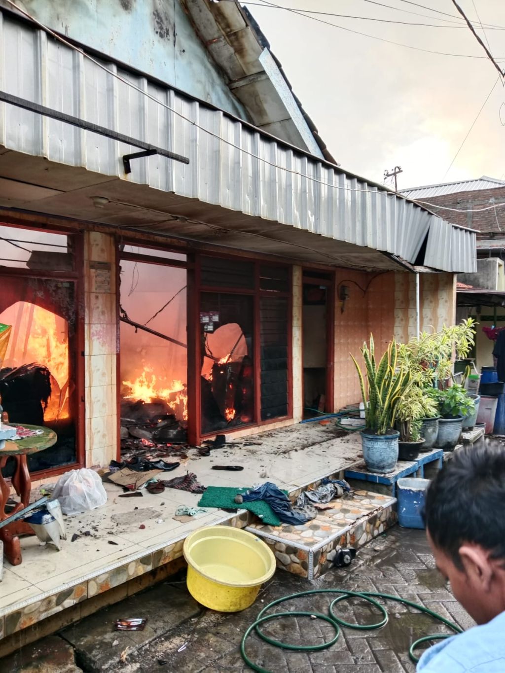 Gegara Obat Nyamuk, Rumah di Jalan Muteran Surabaya Ludes Terbakar