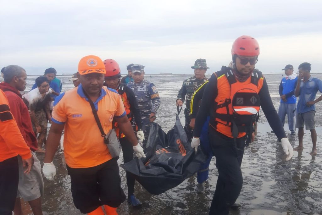 Mayat Pria dengan Kaki Terlilit Jaring Ditemukan di Pantai Paras Situbondo
