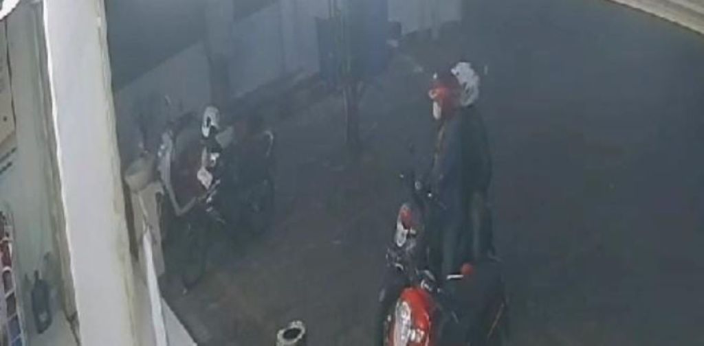 Motor Kasir Minimarket di Surabaya Barat Raib, Aksi Pelaku Terekam CCTV