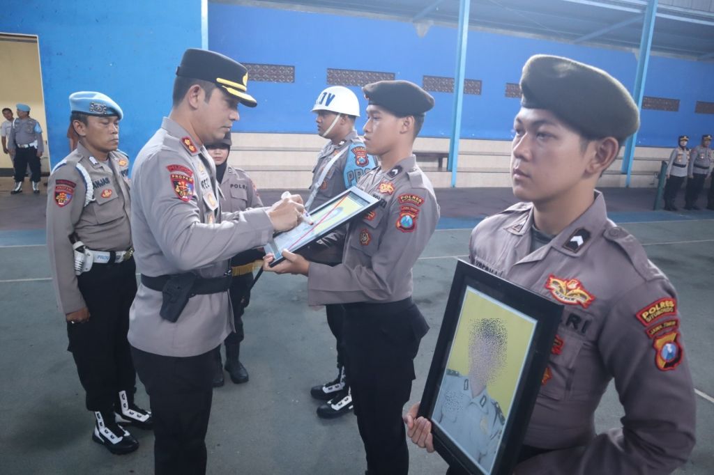 2 Anggota Polres Situbondo Dipecat, Salah Satunya Polwan