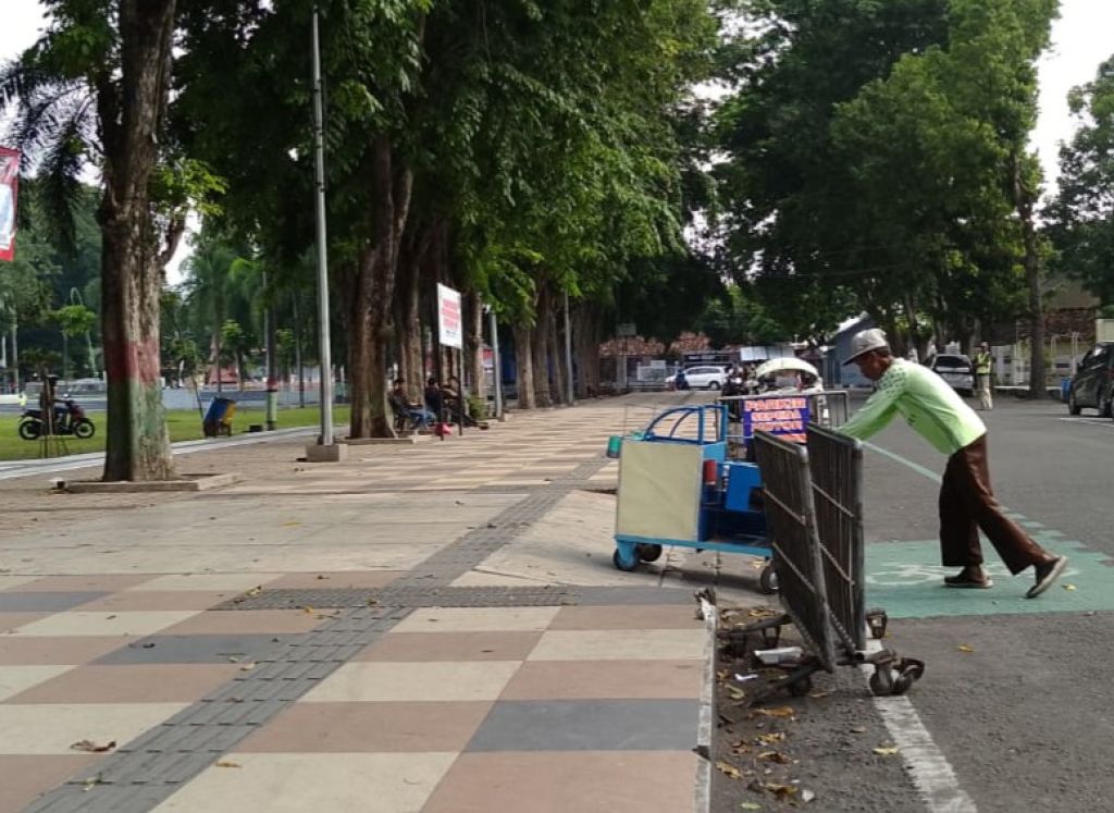 Fasilitas di Alun-alun Situbondo Belum Ramah dan Dikeluhkan Kaum Difabel