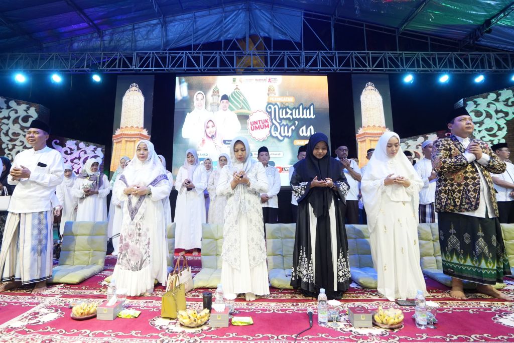 Guyuran Hujan Bikin Nuzulul Quran di Alun-Alun Wiraraja Kota Mojokerto Istimewa