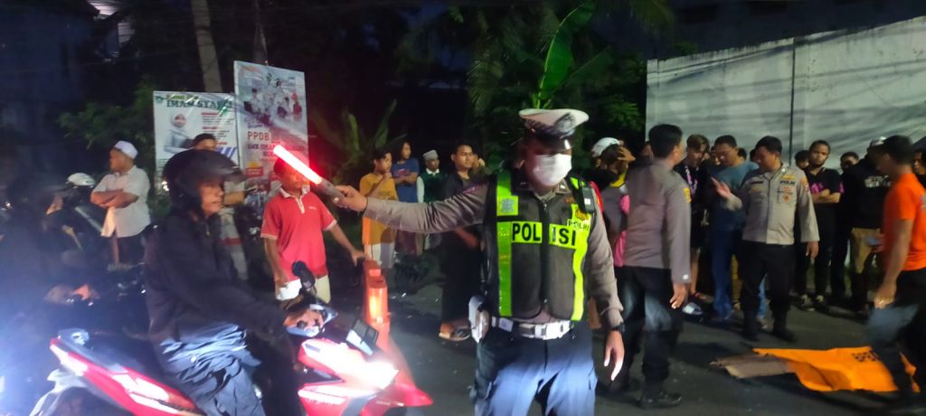 Boncengan Motor, 2 Remaja Surabaya Tewas Usai Adu Banteng dengan Truk